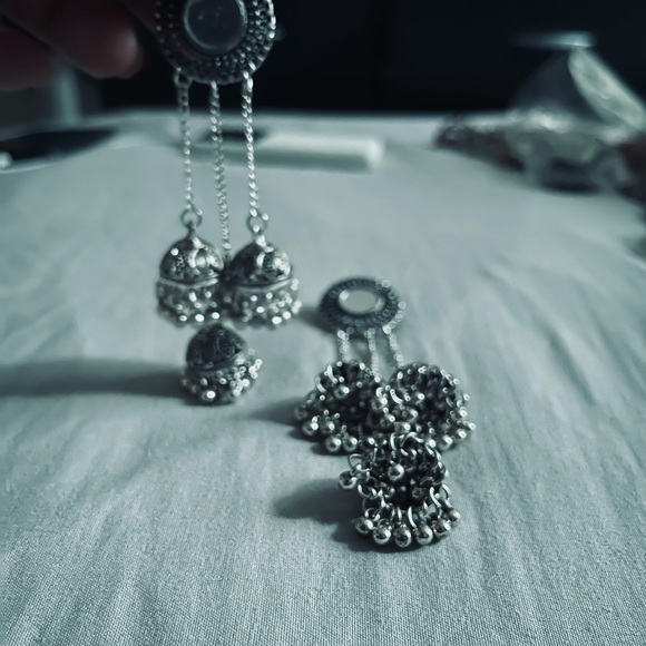 Oxidized Jhumka-style earrings - Picture 3 of 5